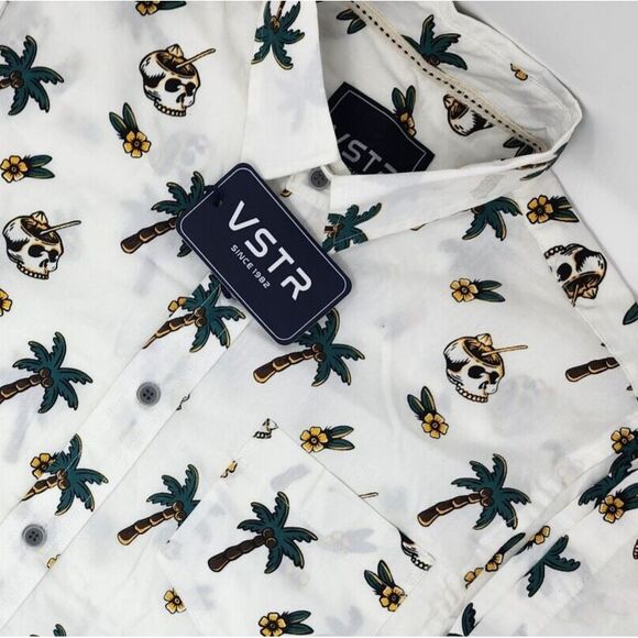 NEW VSTR Men Small Short Sleeve Hawaiian Shirt Palm Tree And Skull Drink AOP NWT - Picture 1 of 8
